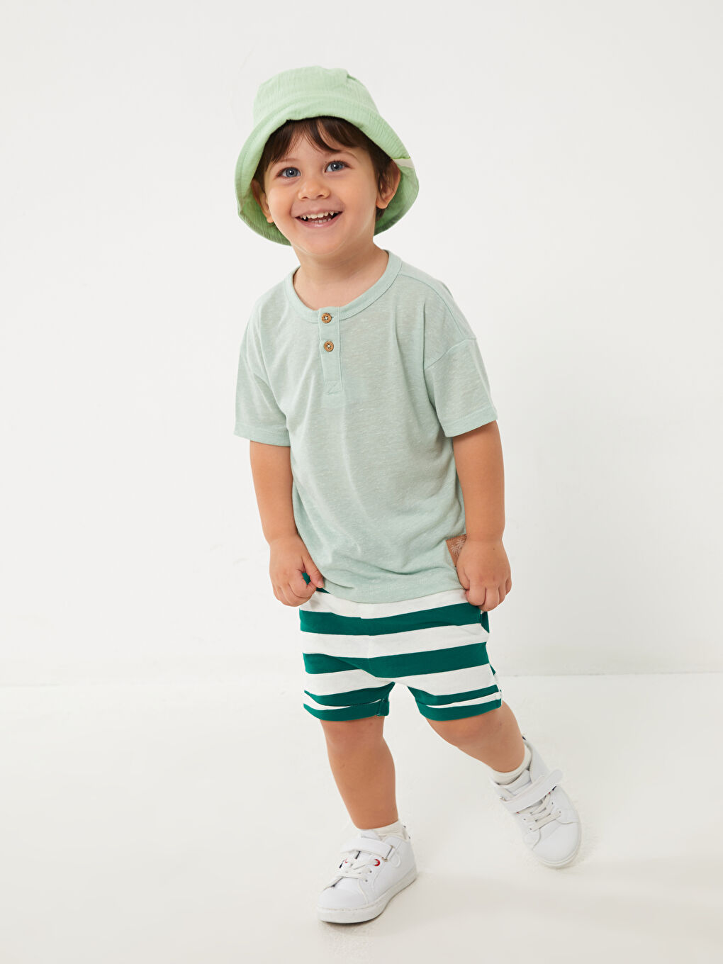 Yeşil Beli Lastikli Çizgili Erkek Bebek Şort