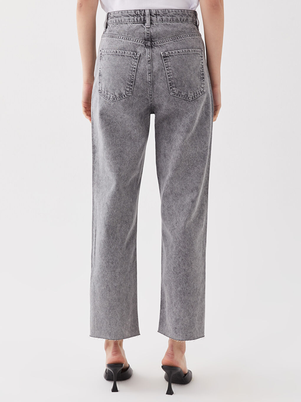 Gri Yüksek Bel Straight Fit Yırtık Detaylı Kadın Jean Pantolon-4