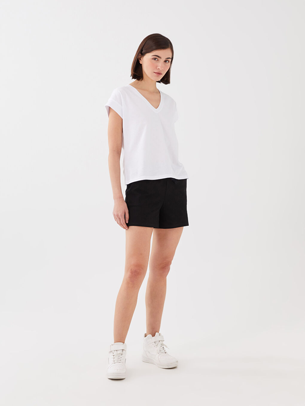 Siyah Kadın Beli Lastikli Düz Şort-1