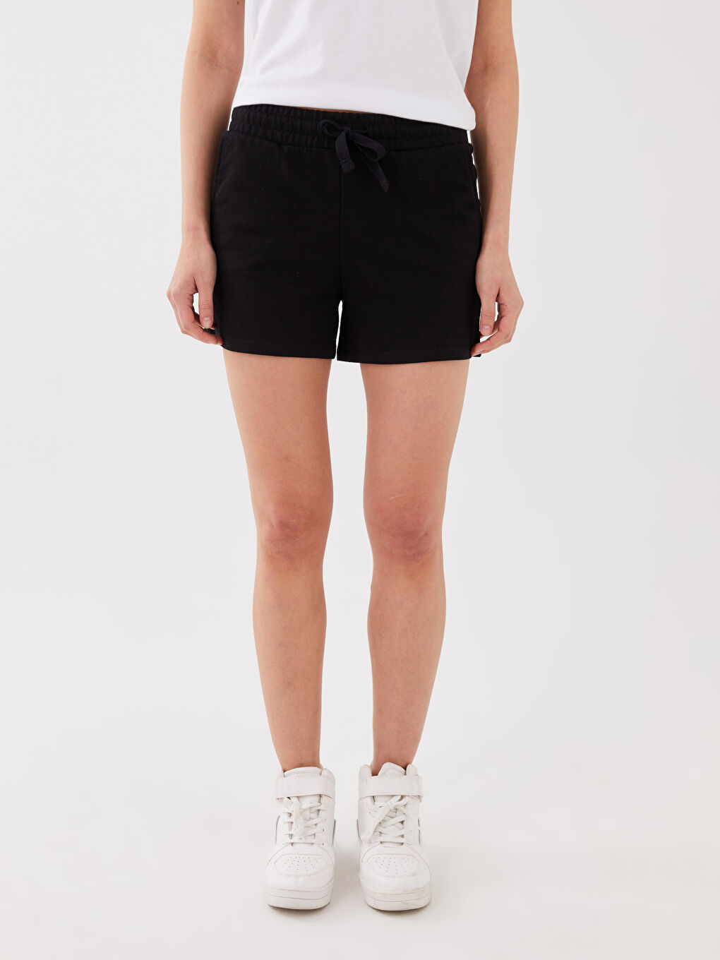 Siyah Kadın Beli Lastikli Düz Şort-3