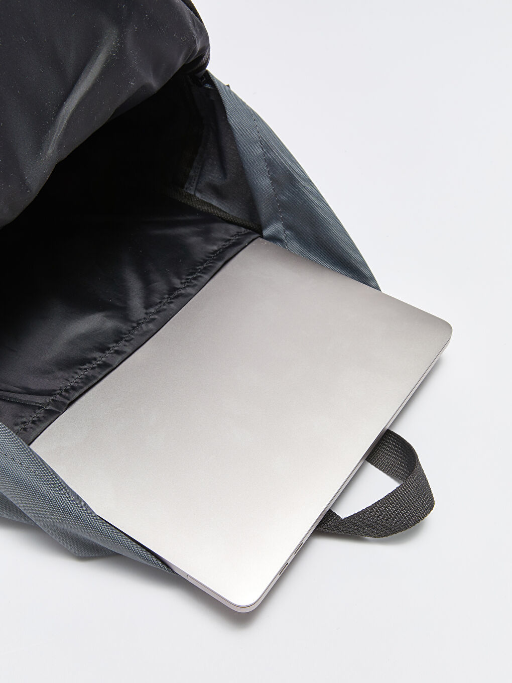 Gri Etiket Detaylı Erkek Sırt Çantası-5