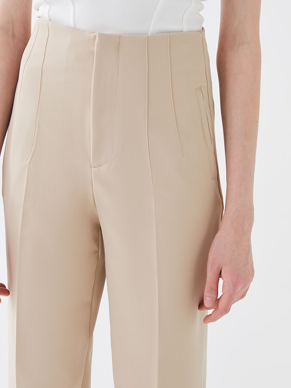 Women's Carrot Fit Plain Trousers-4