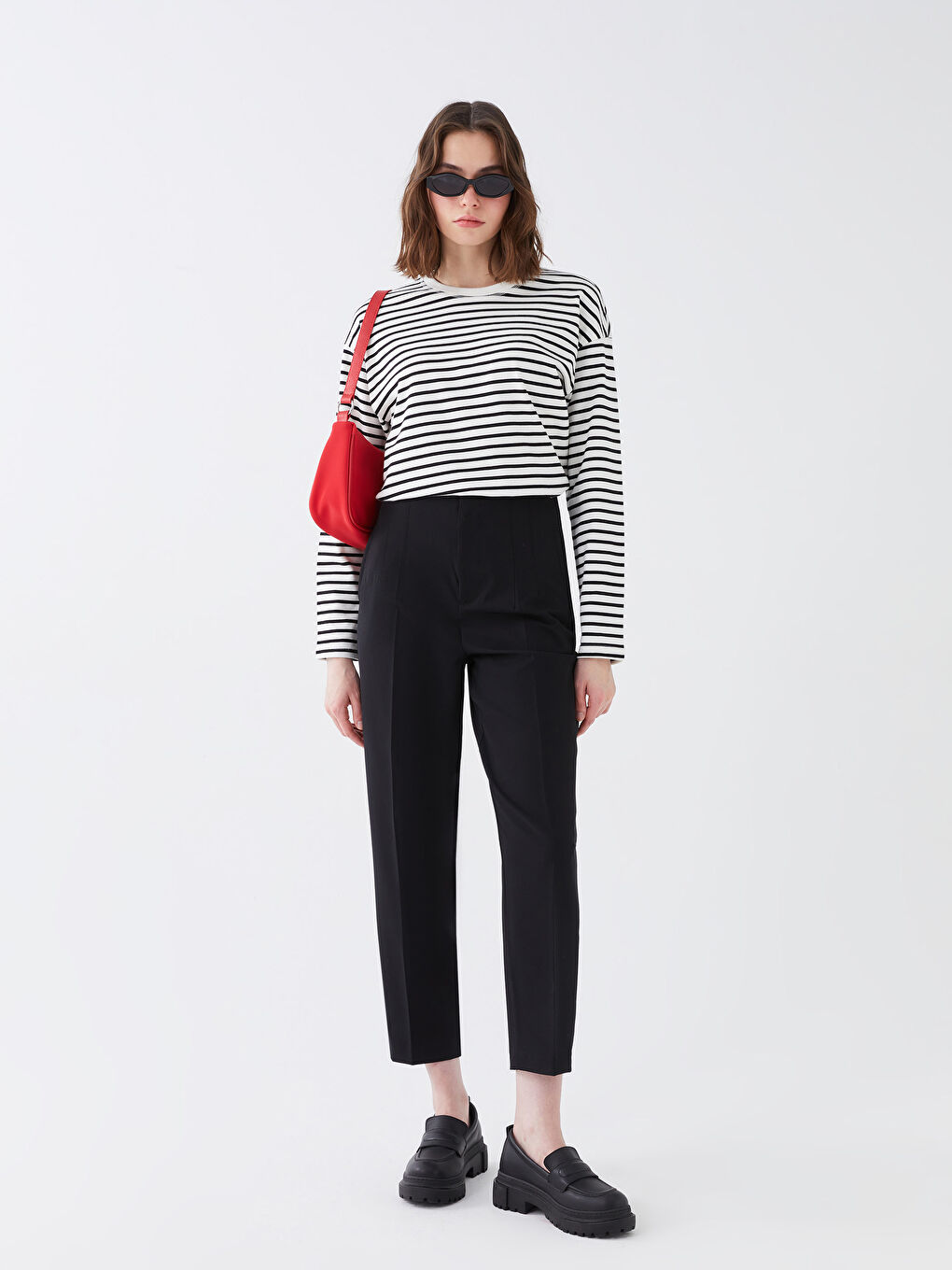 Siyah Kadın Havuç Kesim Düz Pantolon