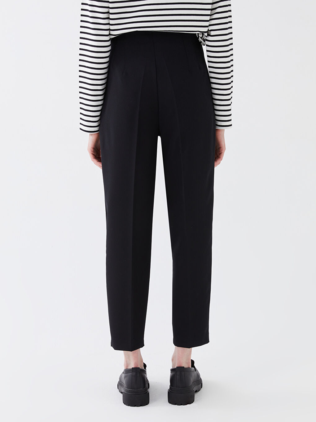 Siyah Kadın Havuç Kesim Düz Pantolon-3