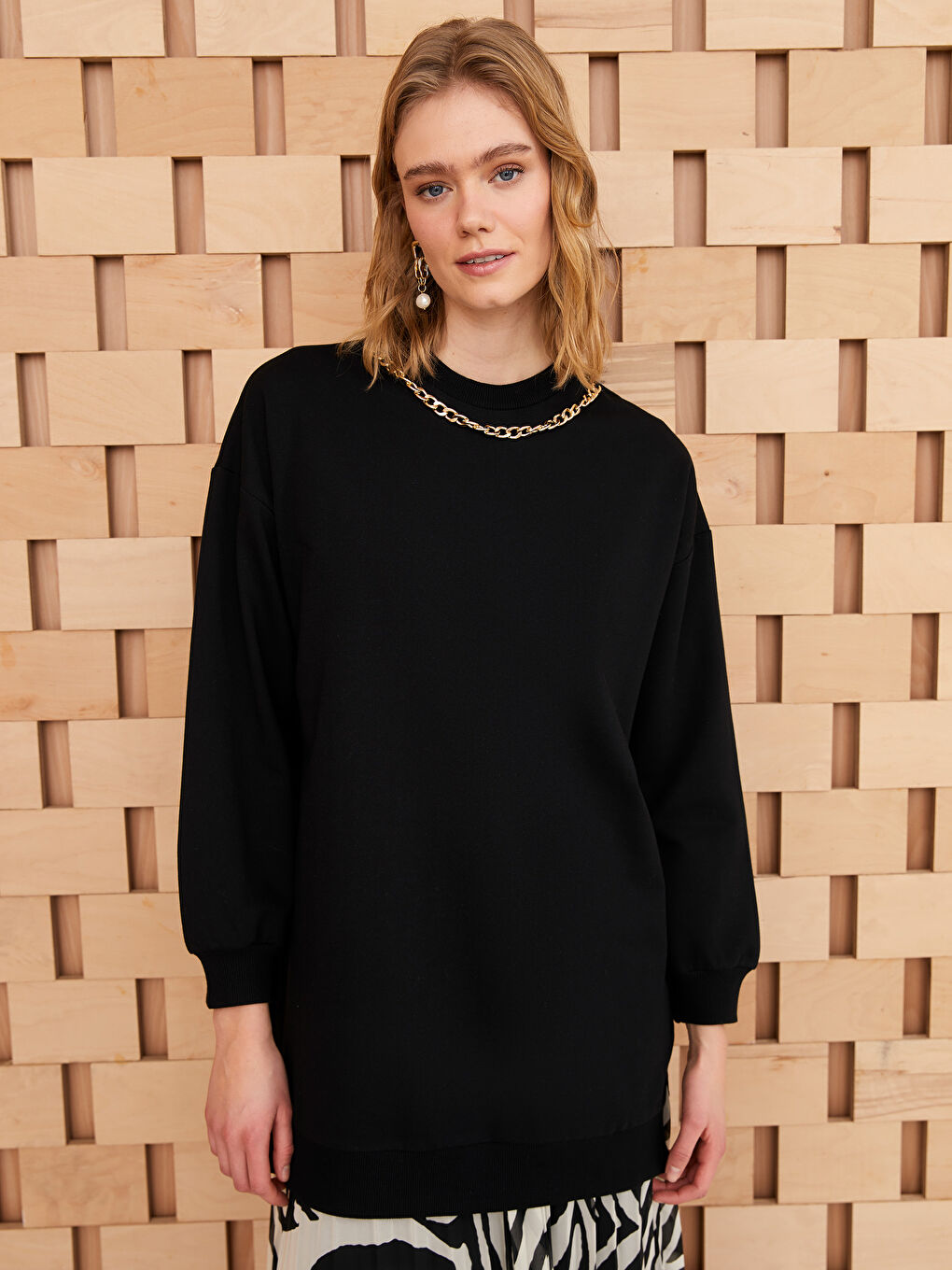 Crew Neck Chain Detailed Long Sleeve Women's Sweatshirt Tunic