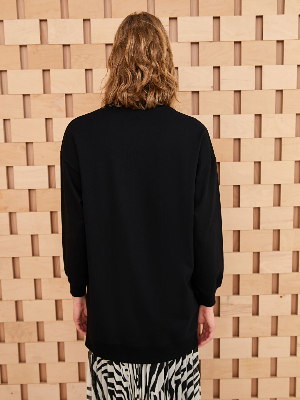 Crew Neck Chain Detailed Long Sleeve Women's Sweatshirt Tunic-4