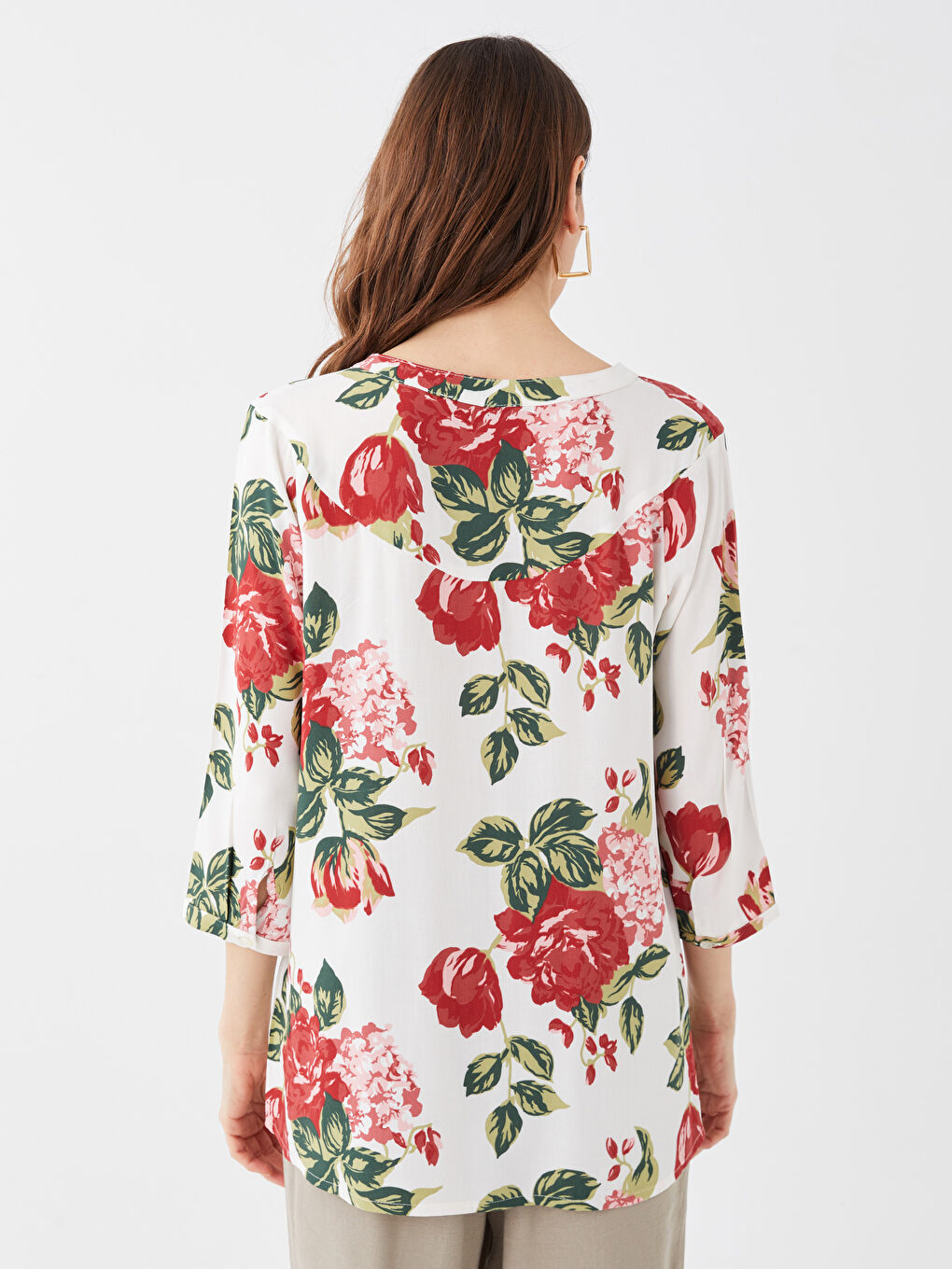 Beyaz Kaçık Yaka Çiçekli Poplin Kadın Bluz-4