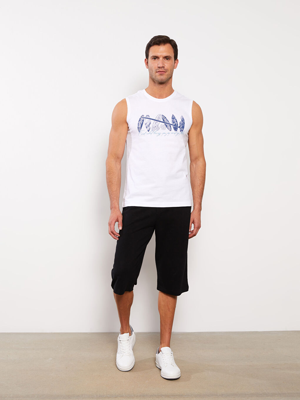 Beyaz Bisiklet Yaka Baskılı Penye Erkek Kolsuz Tişört-1