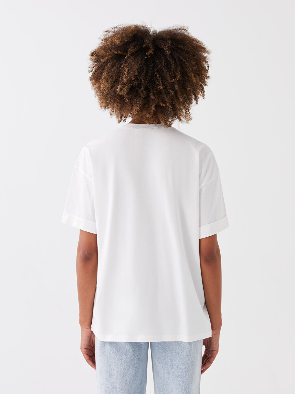 Beyaz Bisiklet Yaka Baskılı Kısa Kollu Oversize Kadın Tişört-4