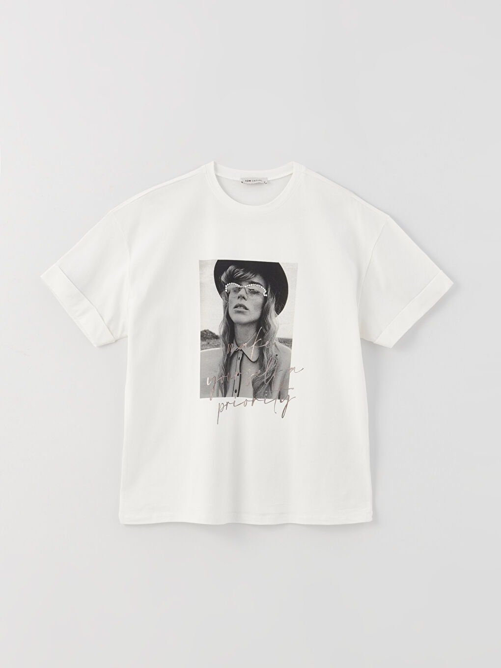 Beyaz Bisiklet Yaka Baskılı Kısa Kollu Oversize Kadın Tişört-5