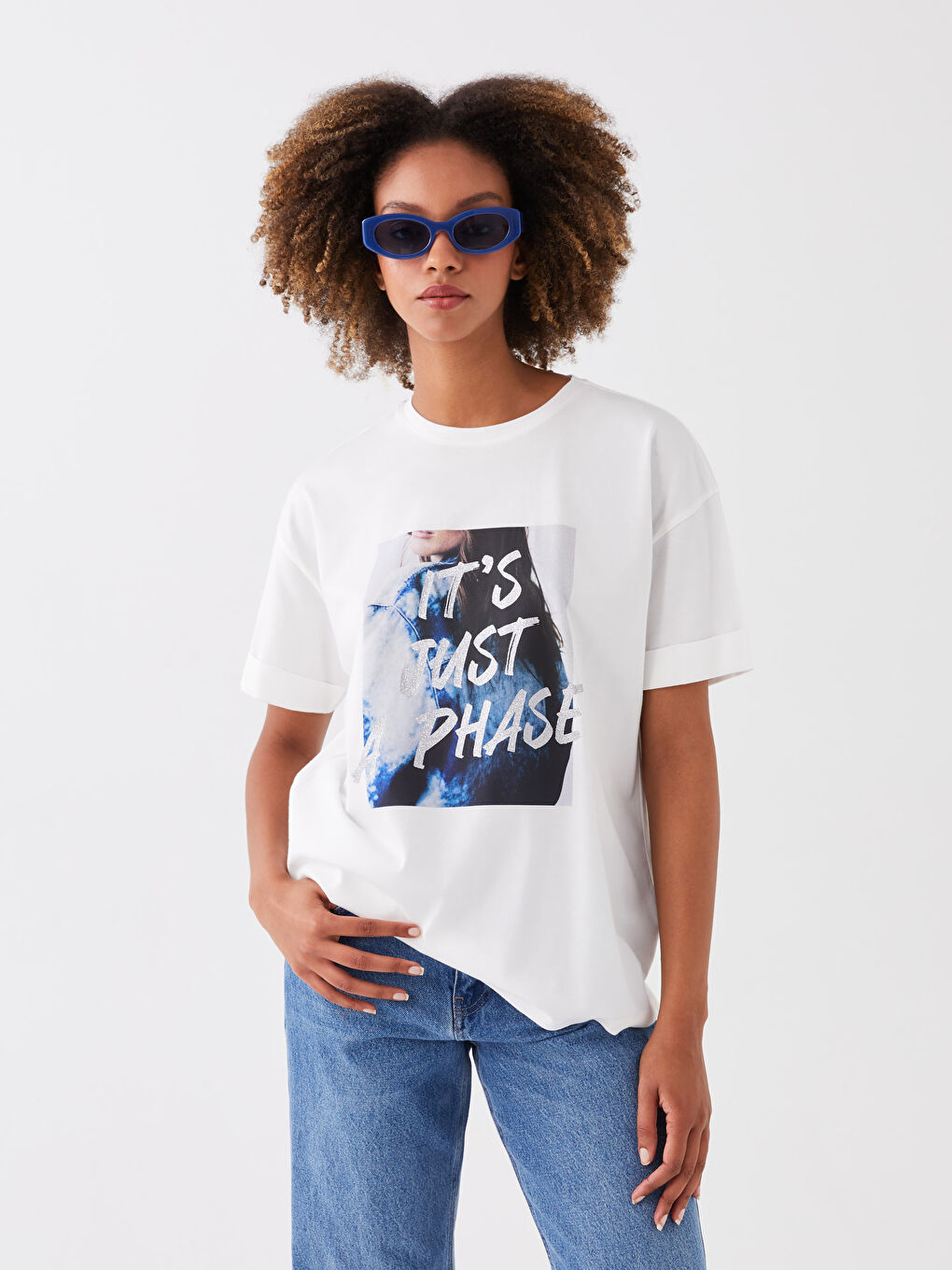 Beyaz Kadın Bisiklet Yaka Oversize Tişört-1