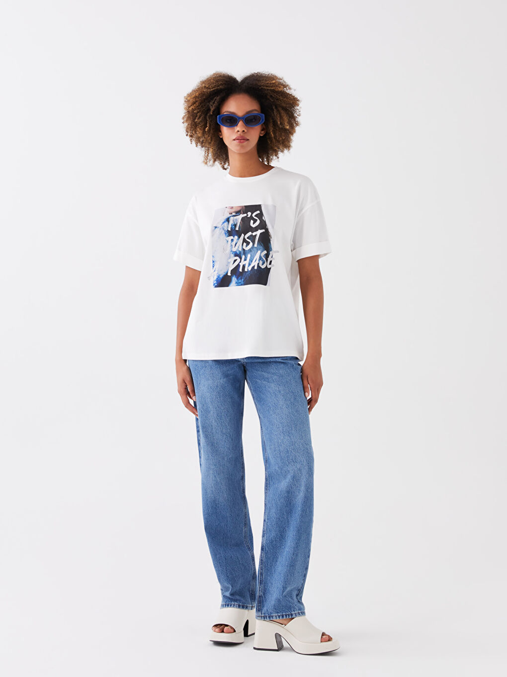 Beyaz Kadın Bisiklet Yaka Oversize Tişört-2