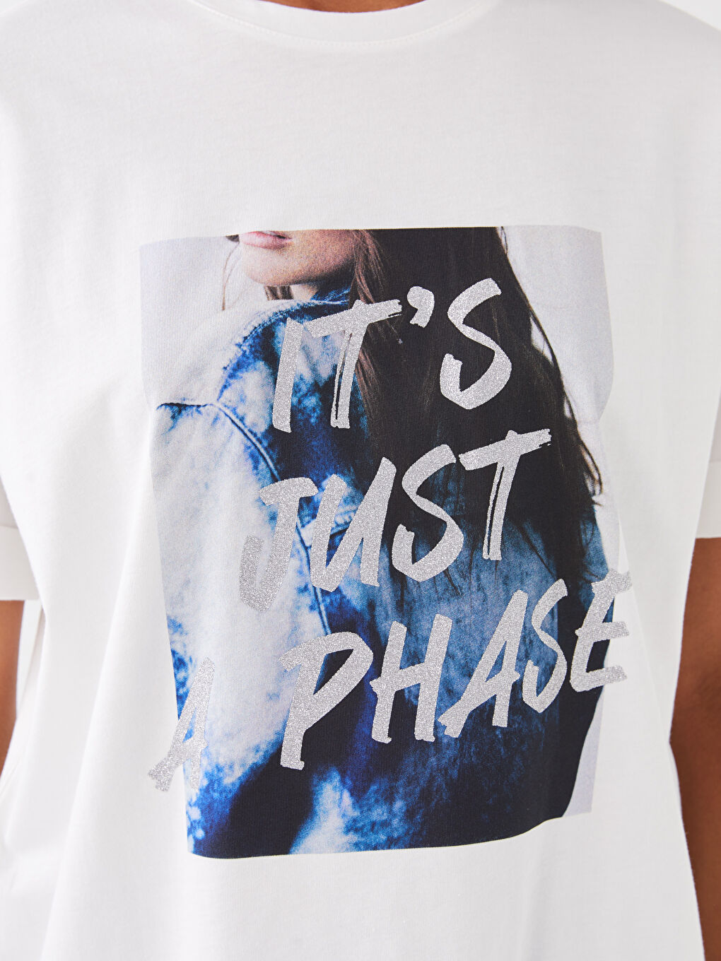 Beyaz Kadın Bisiklet Yaka Oversize Tişört-3