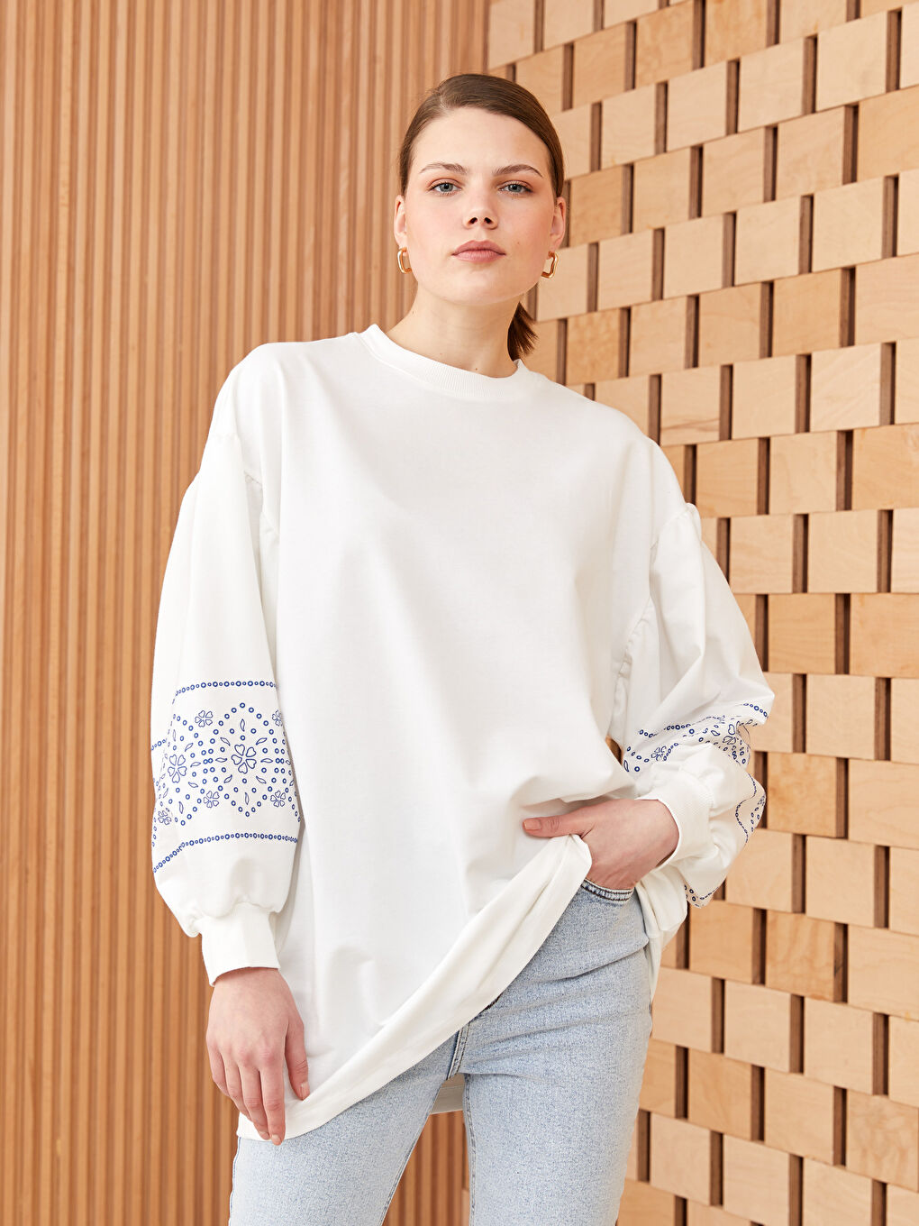 Ekru Bisiklet Yaka Baskılı Uzun Kollu Oversize Kadın Sweatshirt Tunik