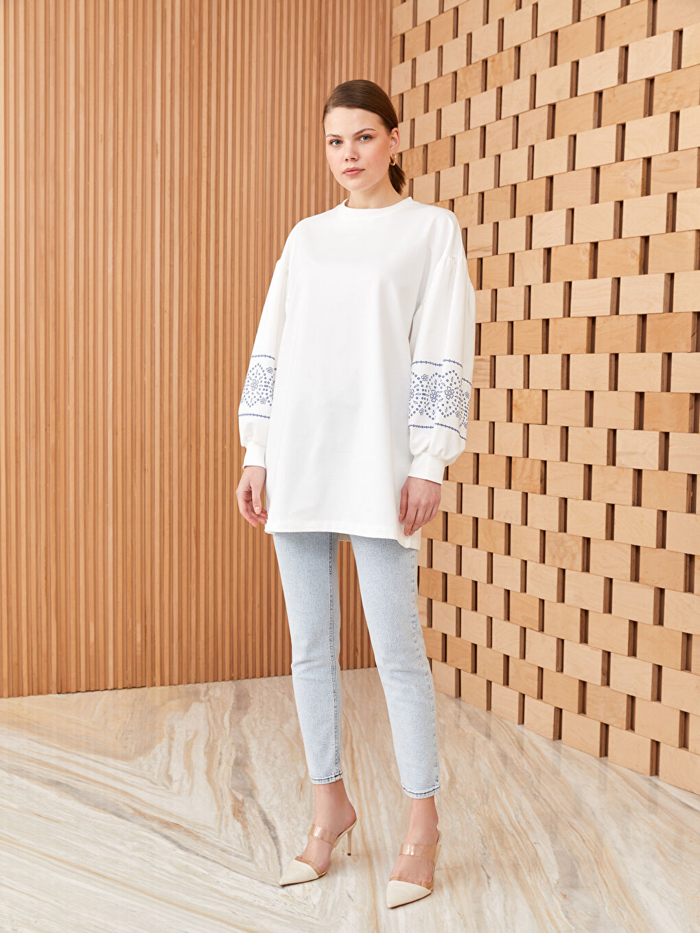 Ekru Bisiklet Yaka Baskılı Uzun Kollu Oversize Kadın Sweatshirt Tunik-2