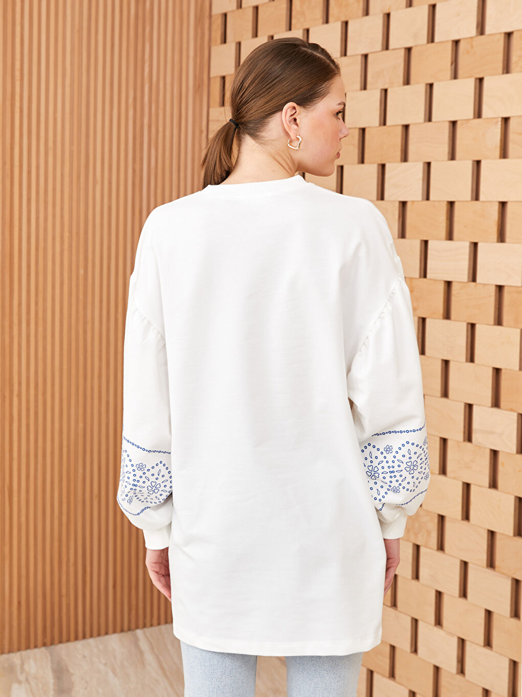 Ekru Bisiklet Yaka Baskılı Uzun Kollu Oversize Kadın Sweatshirt Tunik-4