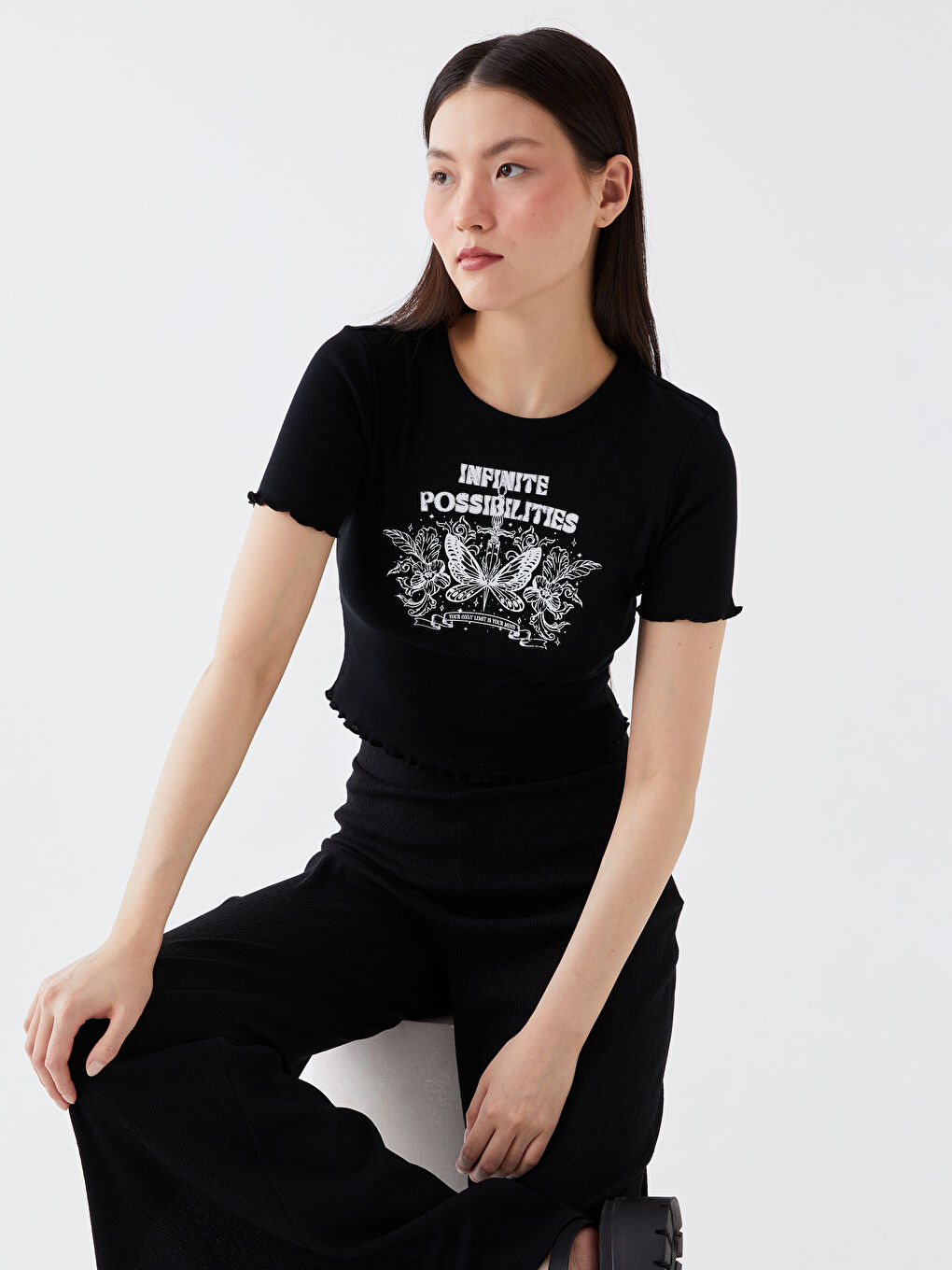 Siyah Bisiklet Yaka Baskılı Kısa Kollu Kadın Crop