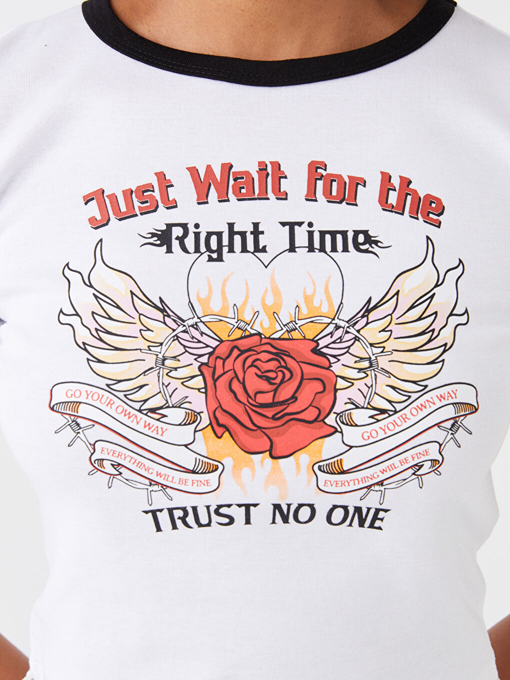 توب قصير مطبوع بياقة دائرية وكم قصير للسيدات-3