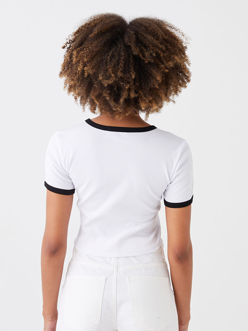 توب قصير مطبوع بياقة دائرية وكم قصير للسيدات-4