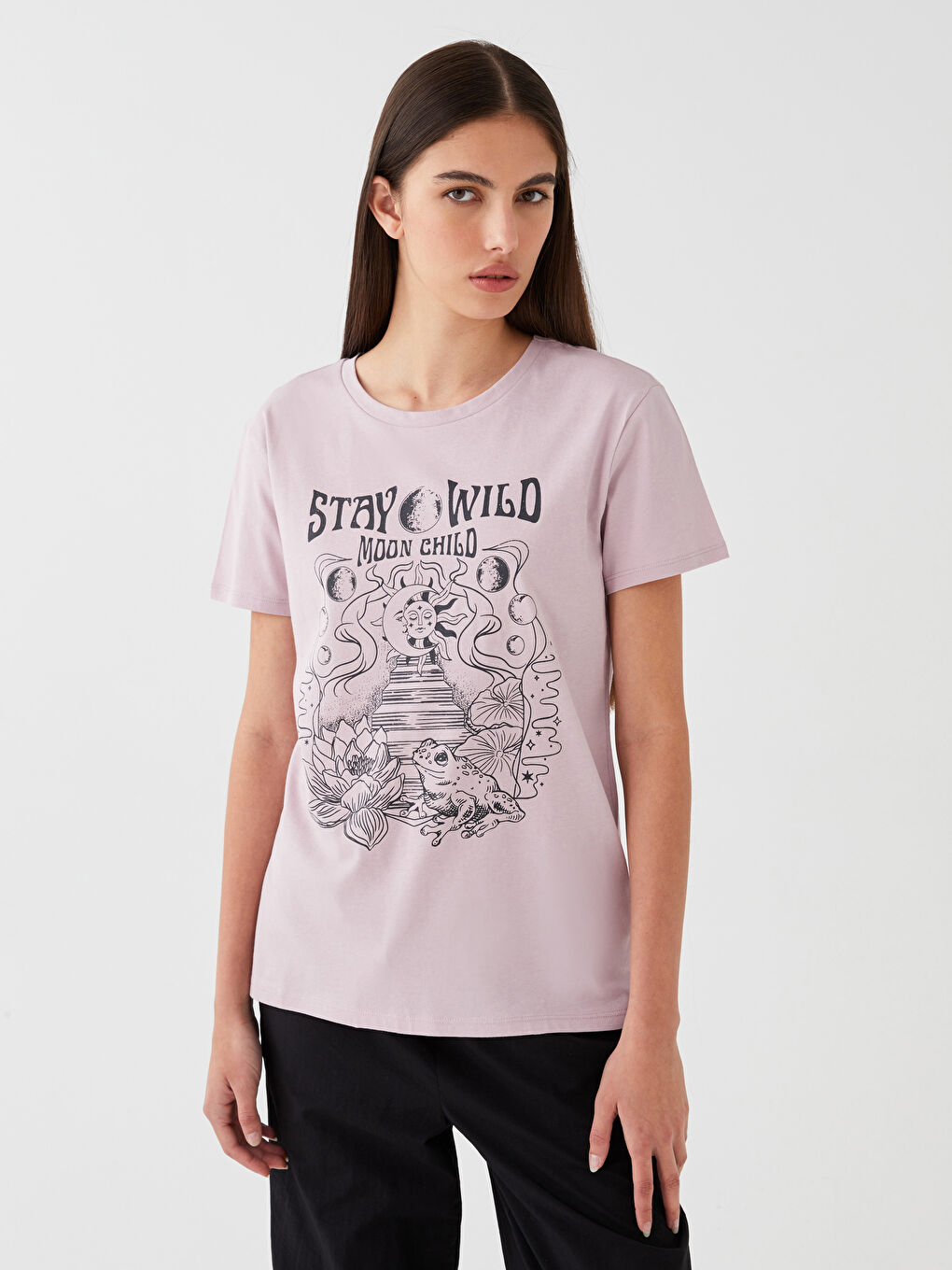 تيشيرت نسائي بأكمام قصيرة وياقة دائرية مطبوع