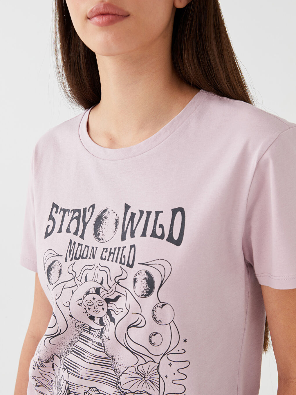 تيشيرت نسائي بأكمام قصيرة وياقة دائرية مطبوع-3