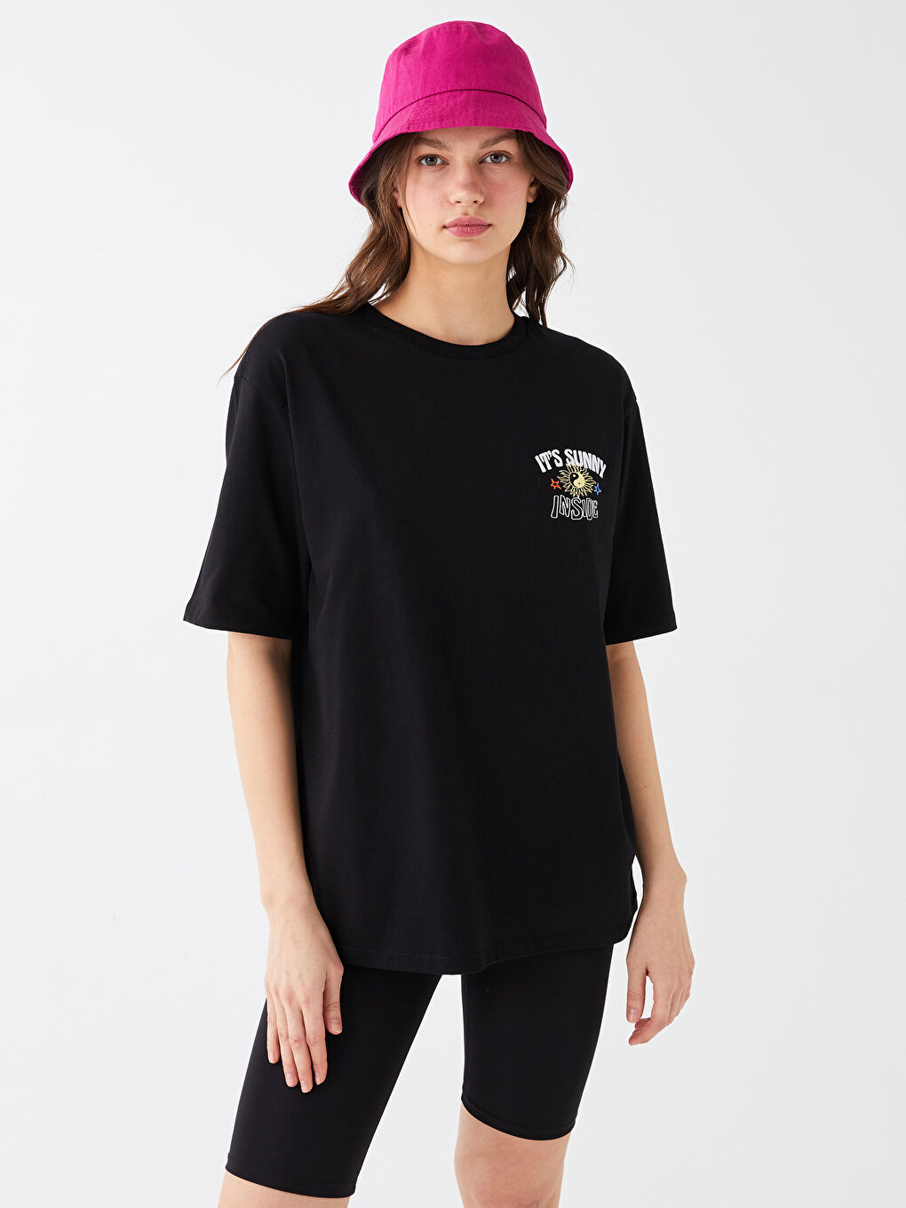 Siyah Bisiklet Yaka Baskılı Kısa Kollu Oversize Kadın Tişört-1
