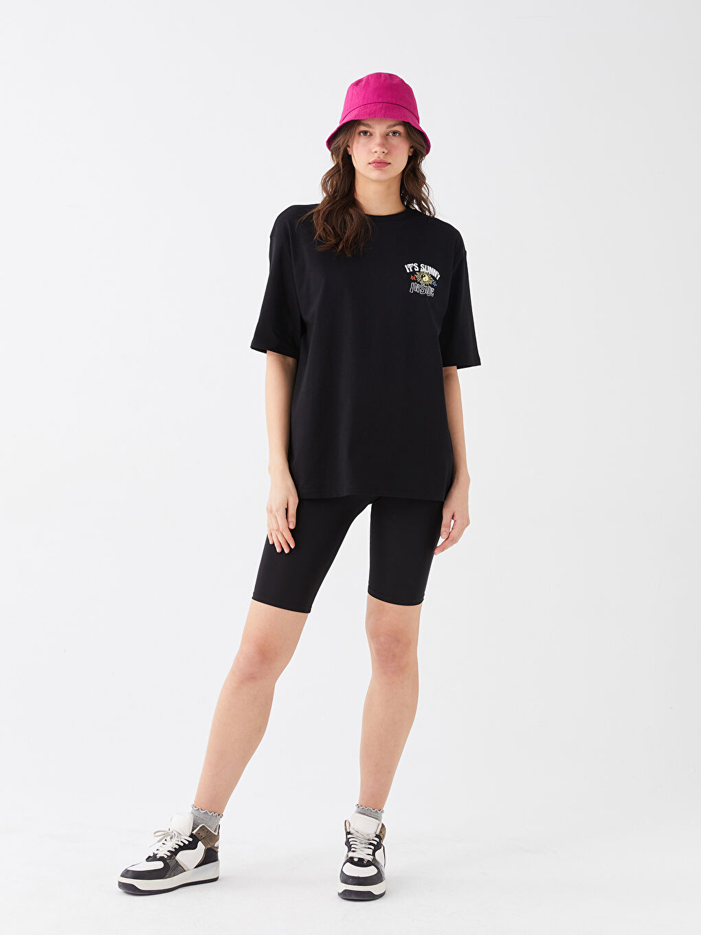 Siyah Bisiklet Yaka Baskılı Kısa Kollu Oversize Kadın Tişört-2