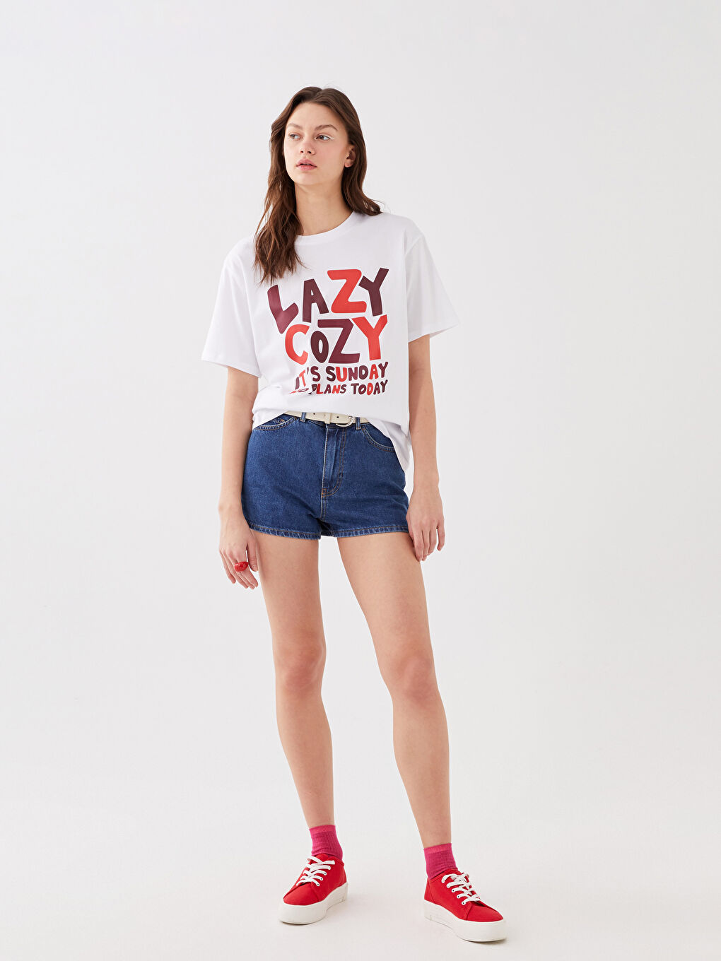 Beyaz Bisiklet Yaka Baskılı Kısa Kollu Oversize Kadın Tişört-1