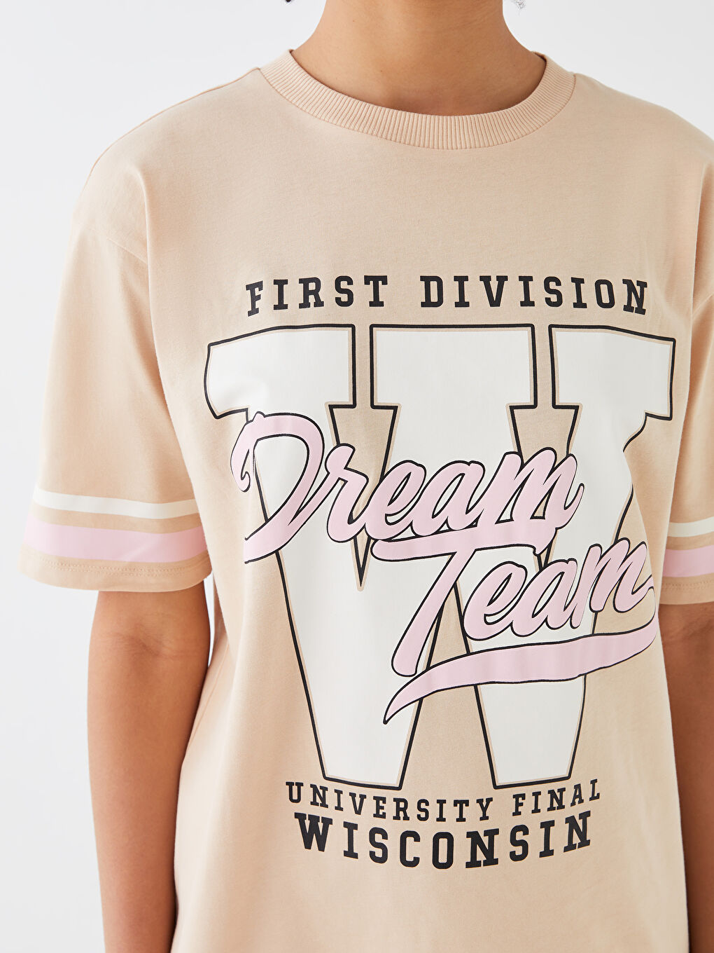 Bej Bisiklet Yaka Baskılı Kısa Kollu Oversize Kadın Tişört-3