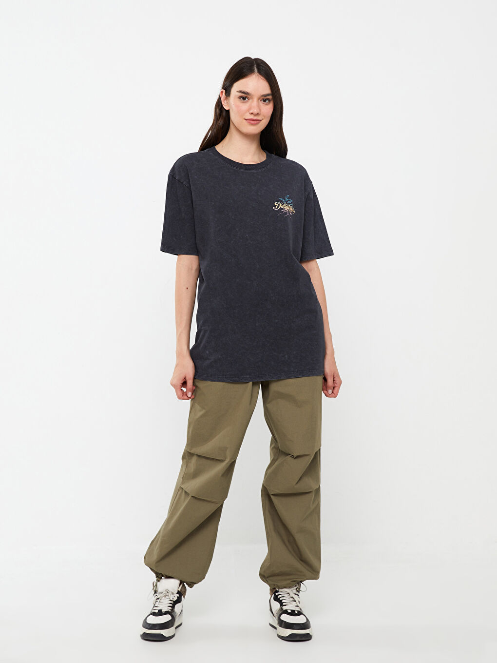 Antrasit Bisiklet Yaka Baskılı Kısa Kollu Oversize Kadın Tişört-2