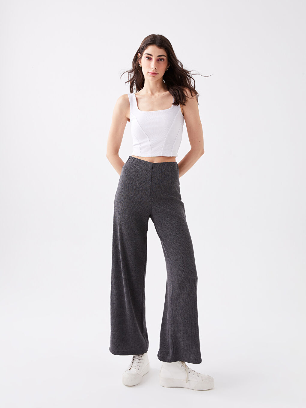 Pantalon de survêtement uni à jambe large et taille élastiquée pour femmes-1