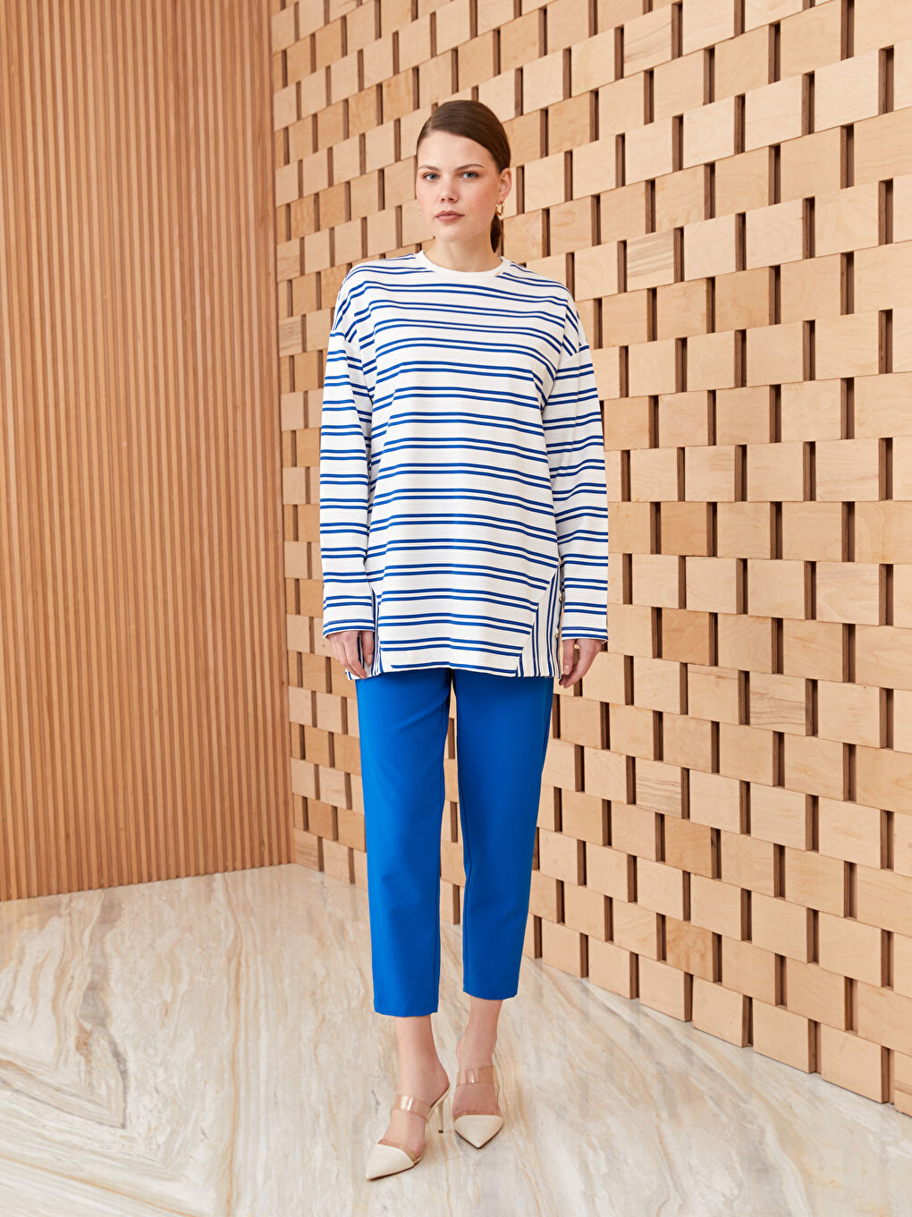 Tunique en Sweatshirt à Rayures à Manches Longues pour Femmes avec Col Rond-2