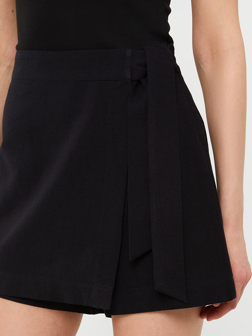 Siyah Yüksek Bel Rahat Kalıp Kadın Şort Etek-2