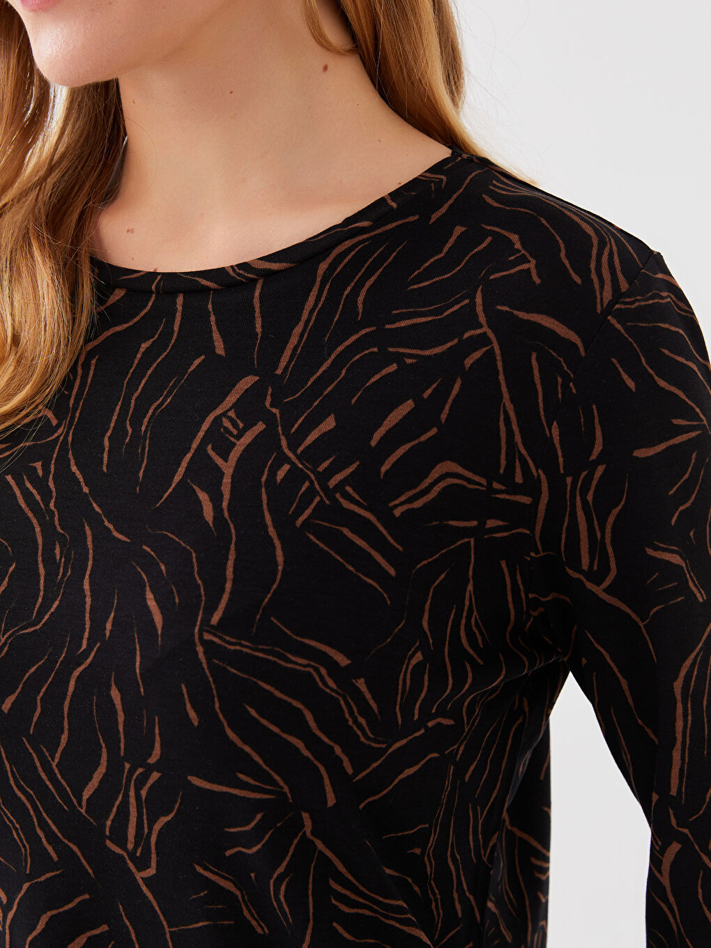 әйелдерге арналған дөңгелек жағалы өрнекті ұзын жең футболка-3