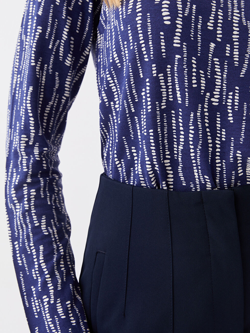 تيشيرت كم طويل منقوش بياقة دائرية للسيدات-4