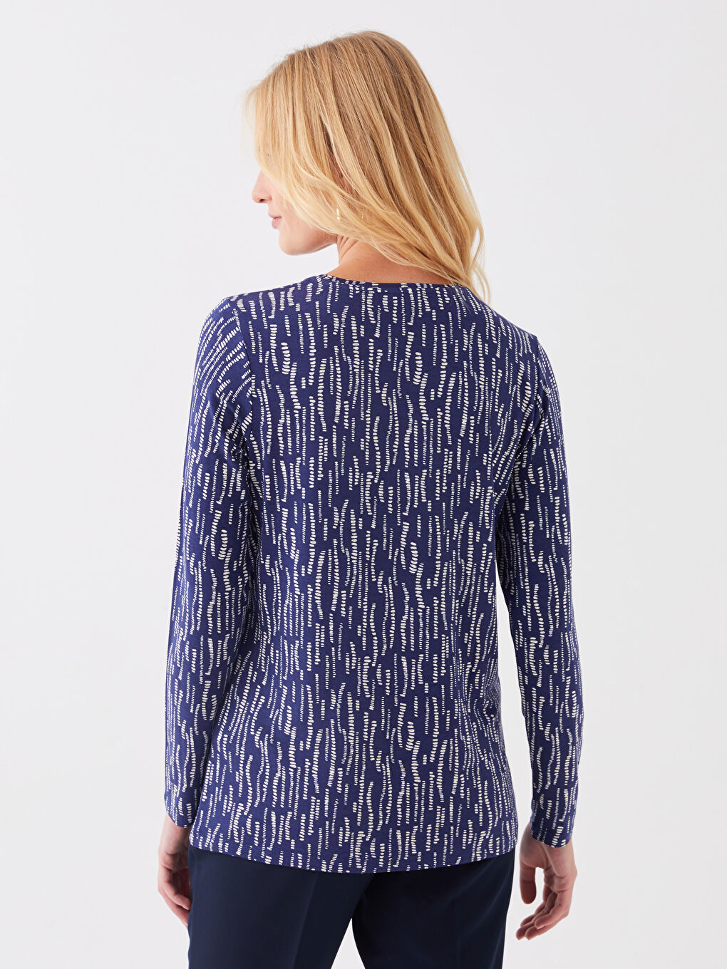 تيشيرت كم طويل منقوش بياقة دائرية للسيدات-5