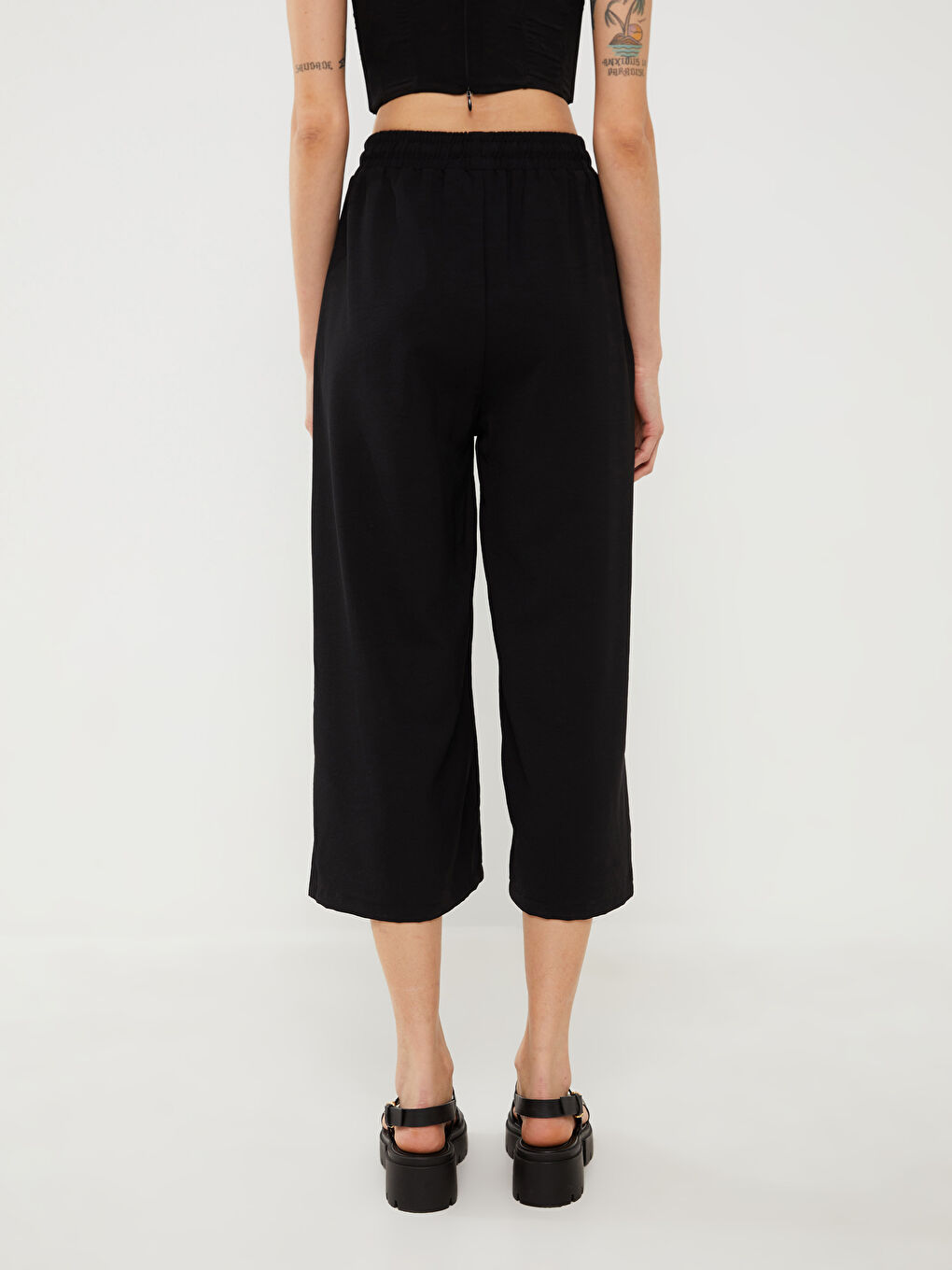 Elasticated Waist Loose Fit Women's Capri-4