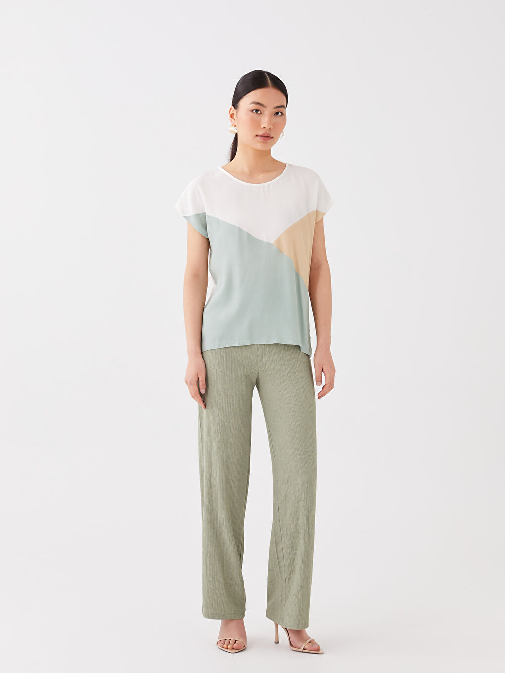 Ekru Bisiklet Yaka Renk Bloklu Kısa Kollu Kadın Tişört-1