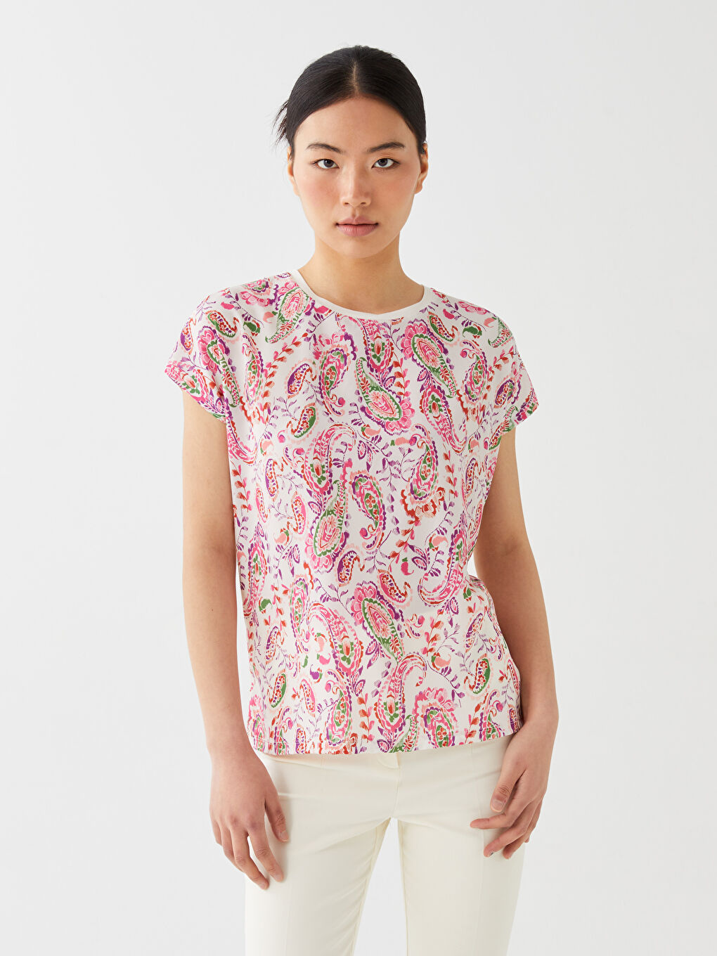 Karışık Bisiklet Yaka Desenli Kısa Kollu Kadın Tişört