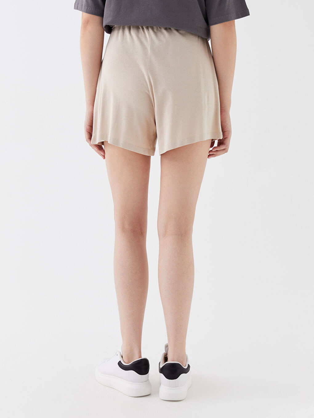 Bej Beli Lastikli Rahat Kalıp Kadın Şort-4