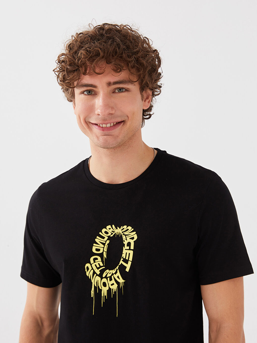 Siyah Bisiklet Yaka Kısa Kollu Baskılı Penye Erkek Tişört