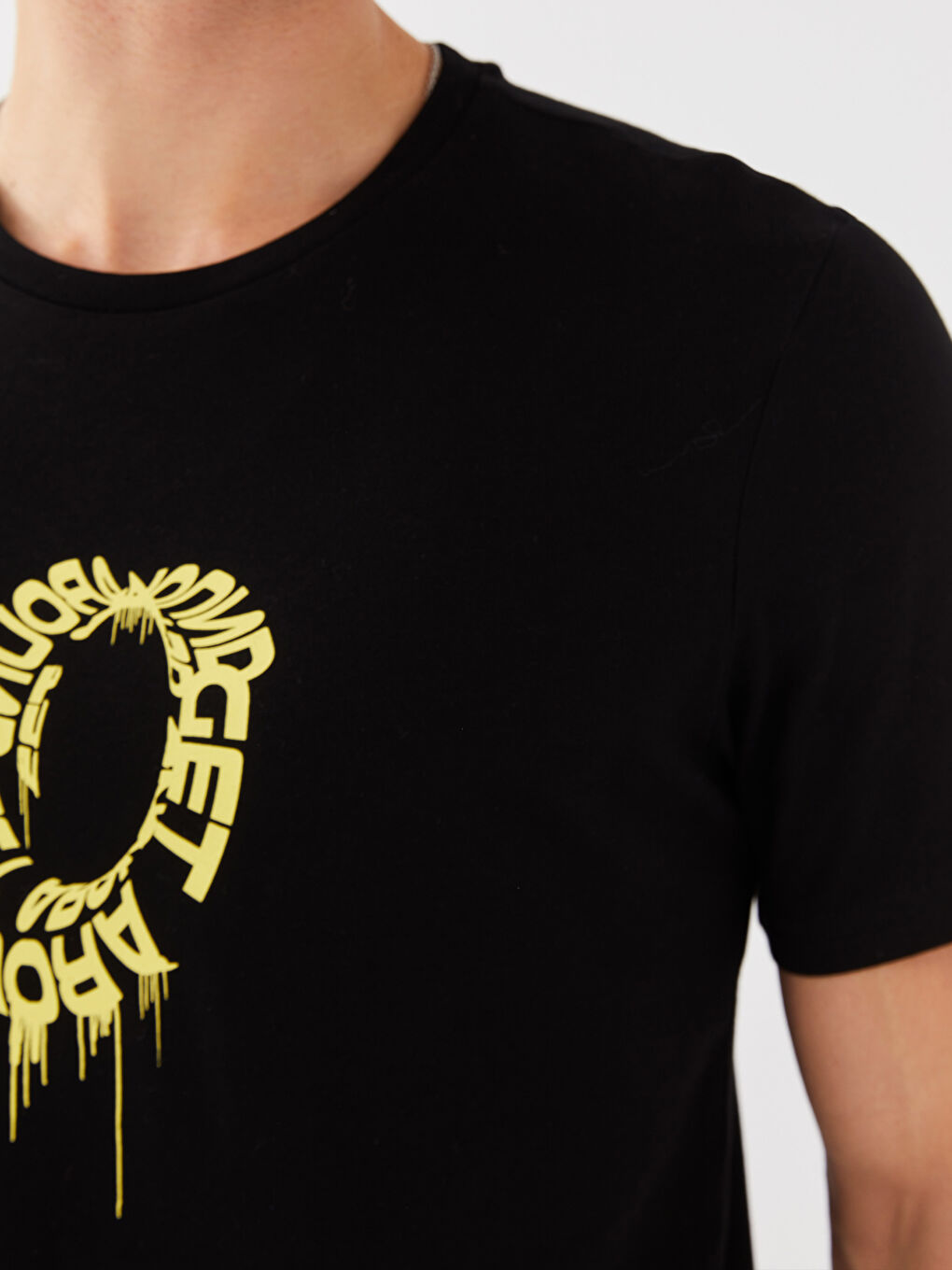 Siyah Bisiklet Yaka Kısa Kollu Baskılı Penye Erkek Tişört-4