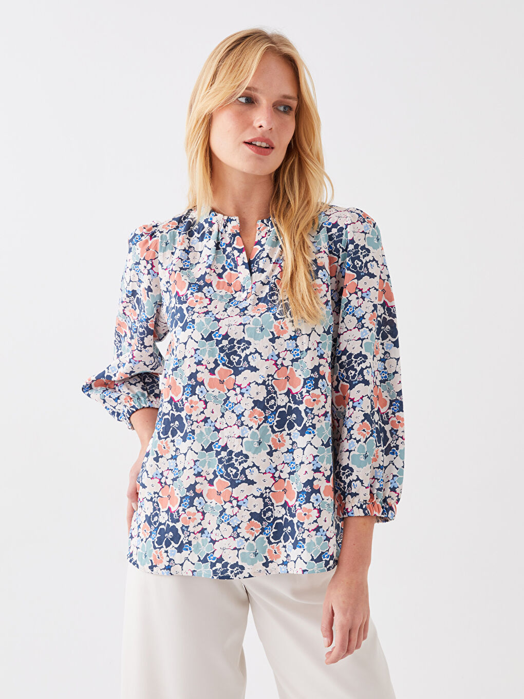 Yeşil Kaçık Yaka Desenli Kadın Bluz