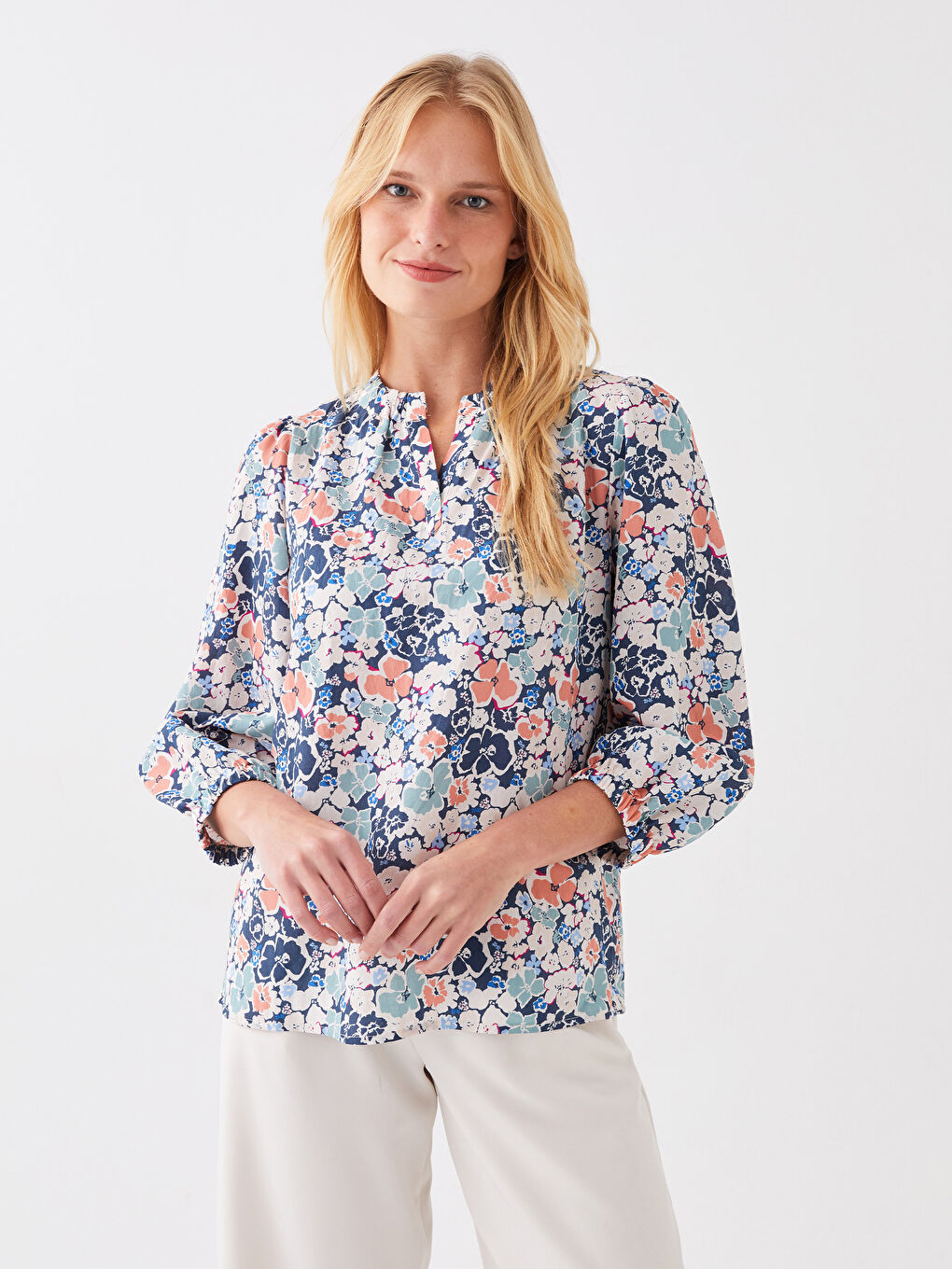 Yeşil Kaçık Yaka Desenli Kadın Bluz-1