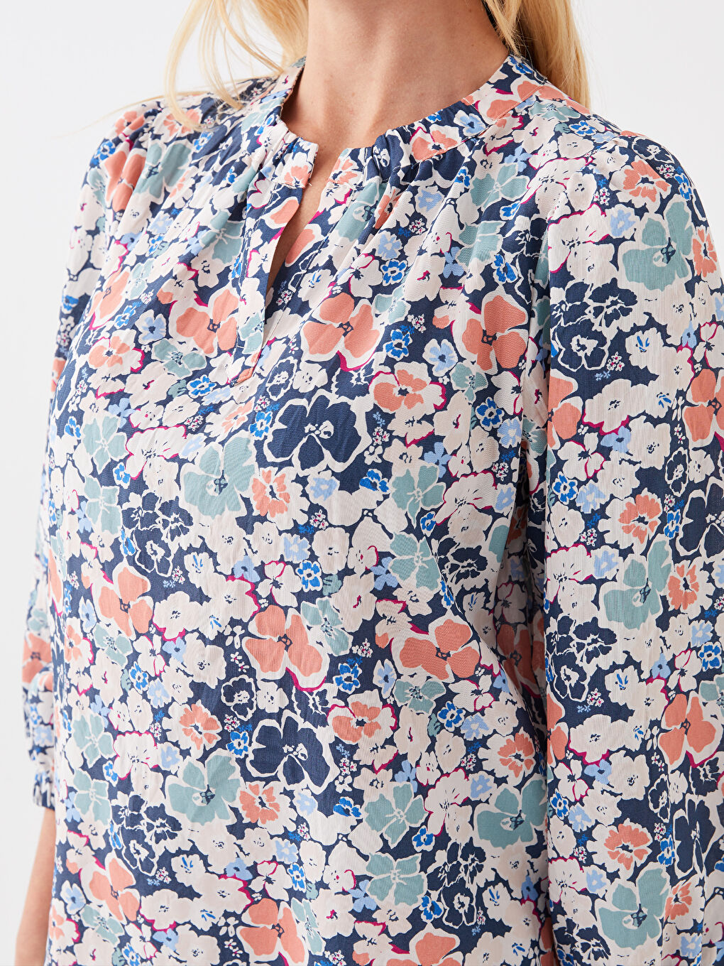 Yeşil Kaçık Yaka Desenli Kadın Bluz-3