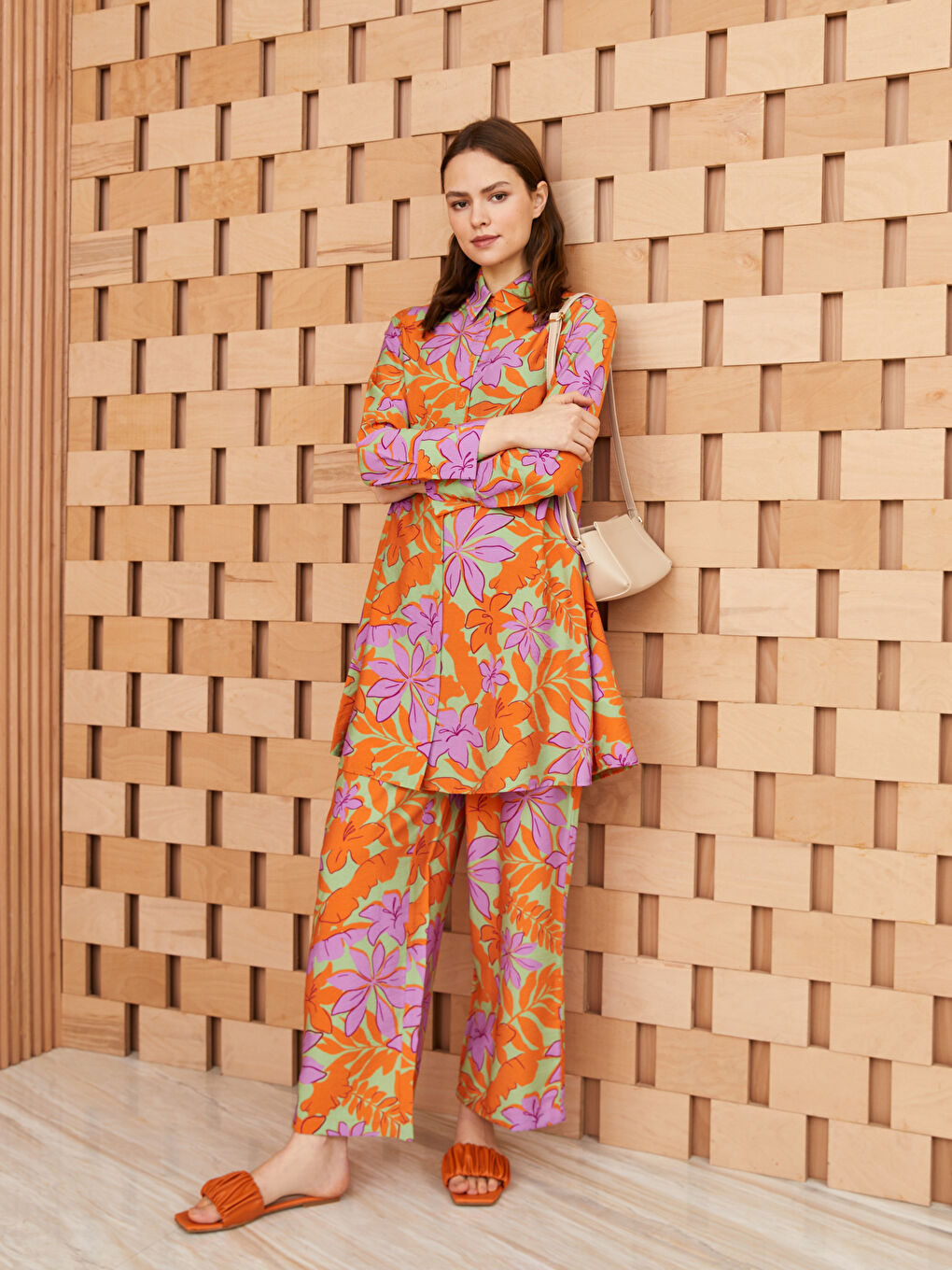 Turuncu Beli Lastikli Çiçekli Geniş Paça Kadın Pantolon