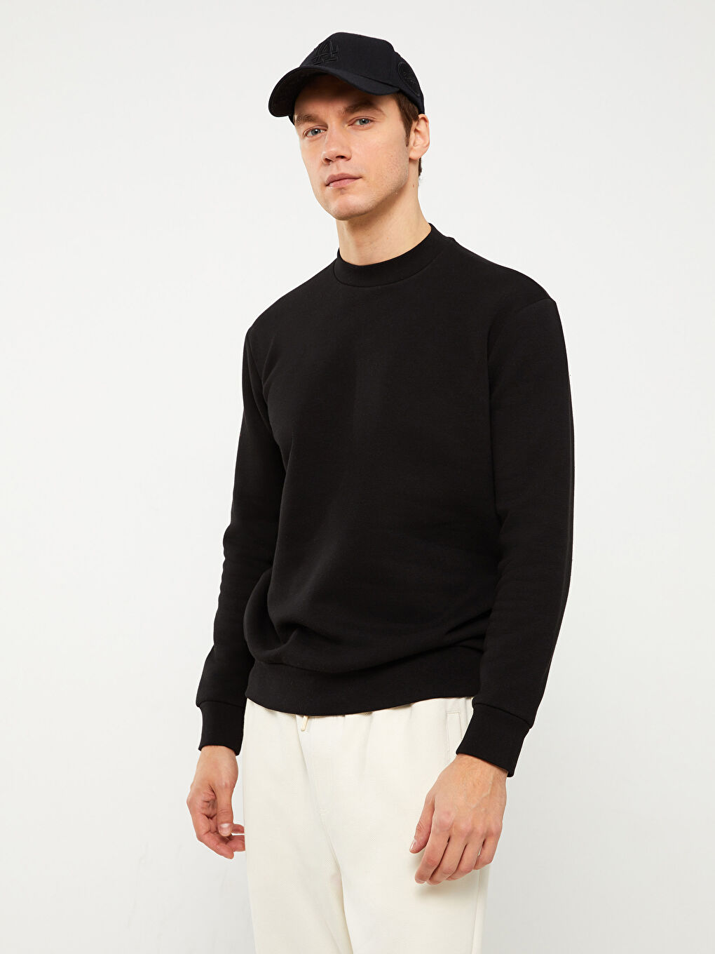 Siyah Dik Yaka Erkek Sweatshirt-1