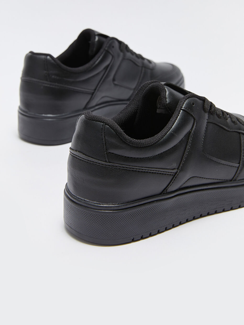 Siyah Deri Görünümlü Bağcıklı Erkek Spor Ayakkabı-4