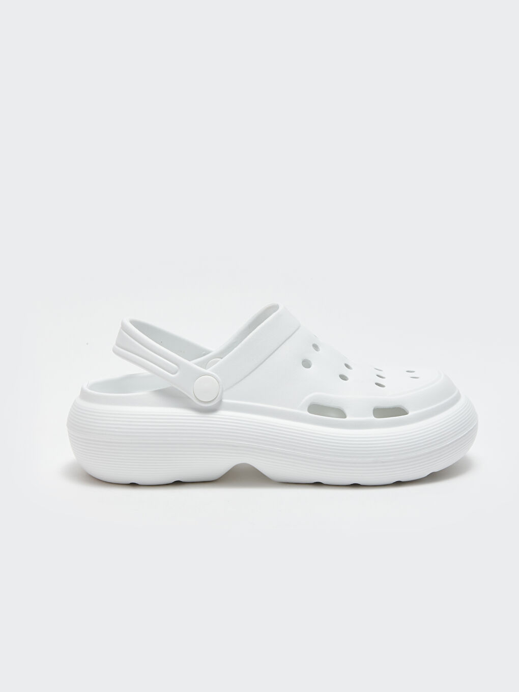 Женские пляжные шлепанцы с деталями отверстий-1