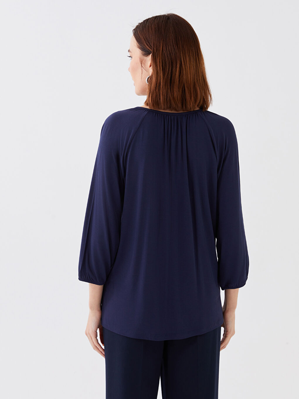 Lacivert Bağlamalı Yaka Nakışlı Kadın Bluz-4